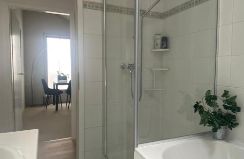 Plan-les-Ouates Bed & Breakfast | La Belle-Vie Genève - Suite Deluxe & salle de bains privée