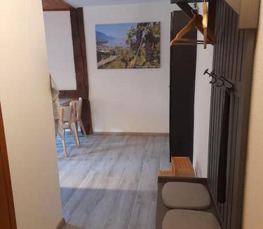 Villeneuve Apartment | Studio mansardé chez un vigneron au village au 3ème étage sans ascenseur