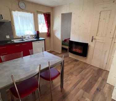 Le Prese House | Bungalow Li Presi in Camping Cavresc, Via dal Cavresc 1, 7746 Le Prese-Poschiavo
