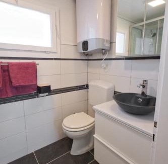 Salmsach Apartment | Lake Getaway Apartment with Private entrance, right on the Lake Constance cycle path, barbecue area, free wifi, Netflix and free bikes