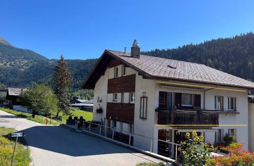 Fiesch Apartment | Ferienwohnung - 100m von der Talstation Aletsch Bahnen und Bahnhof Fiesch, BESTE Ausgangslage