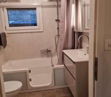 Noville House | Rhône Cottage 4, villa, jardin, vélos, balançoires, jeux, 200m étang Vieux Rhône