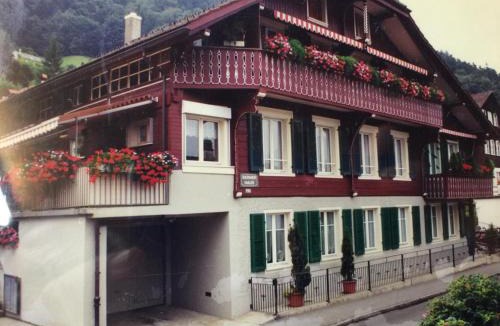 Huenibach Apartment | Schöne Ferienwohnung mit Seeblick