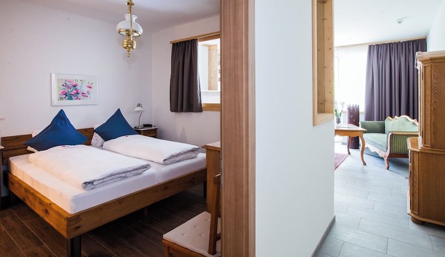 Carlton-Europe Vintage Adults Hotel