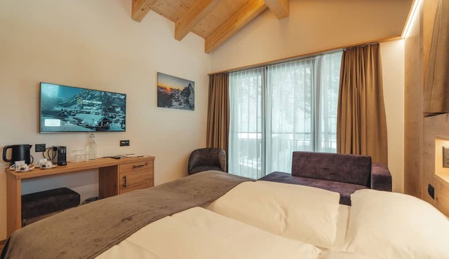 Hotel Porta Cervino - Parking & Dining