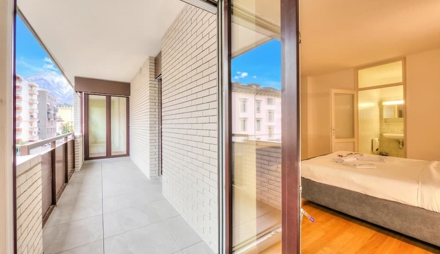 Locarno Place