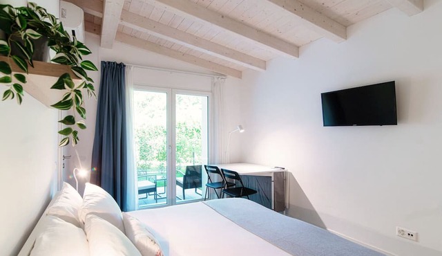Well-furnished studio apartment with small garden (Le Betulle Studio 4)