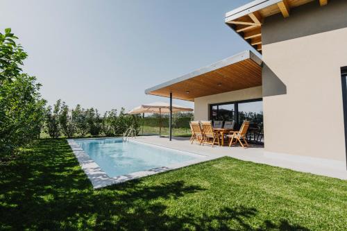 Luxe Villa Maxime in Lazise