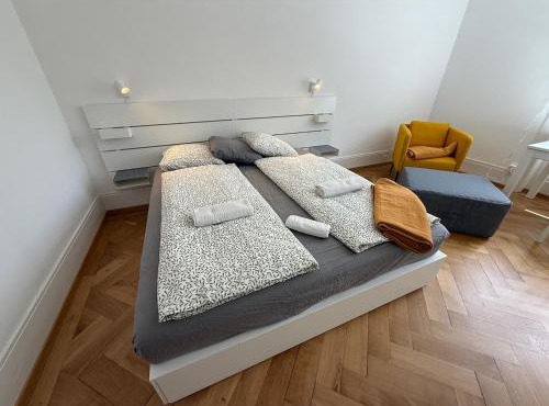 3 BR Apartments at University