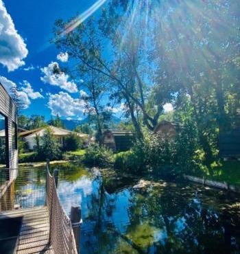 Romantic Lake Pod with shared bathroom near Gstaad