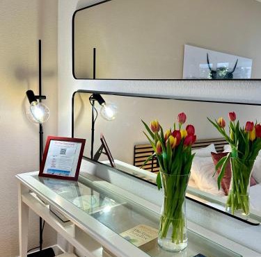 Alpine City Studio with AC, garden terrace and much privacy