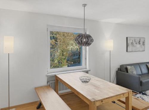 Beautiful, quite and very central 2 bedroom flat (Sky6)