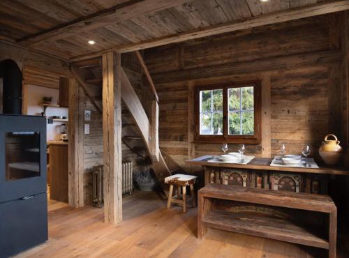 Chalet with fireplace and sauna