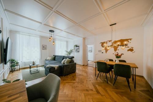 Central Boutique Apartment - Garden with Riveraccess