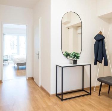 Modern appt opposite theatre, 7 min walk to Messe