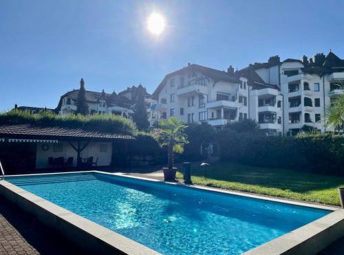 modern lakeside flat with pool access - 80m2