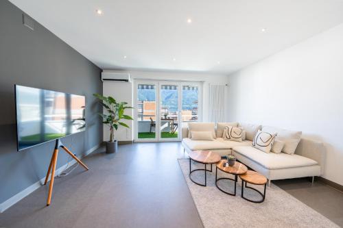 Renovated Lake View Apt with AirCon