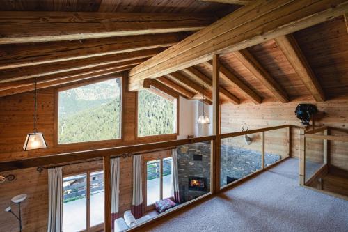 Authentic Swiss Spa Chalet Nesoya Jacuzzi Sauna