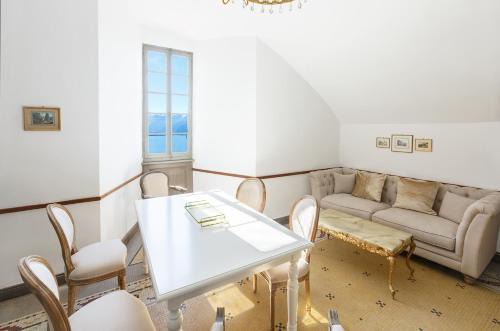 Antique apartment in the XV century Castle