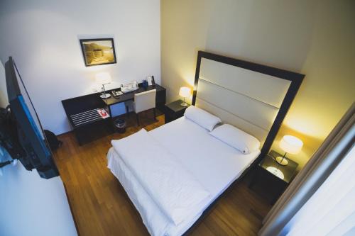 Enjoy 1313AG Hotel Touring